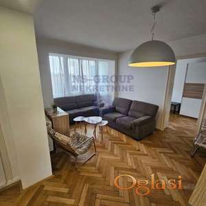 Izuzetan dvosoban penthouse u samom centru grada!